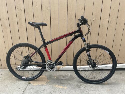 specialized rockhopper M4 26 MTB 17 inch low miles Specialized