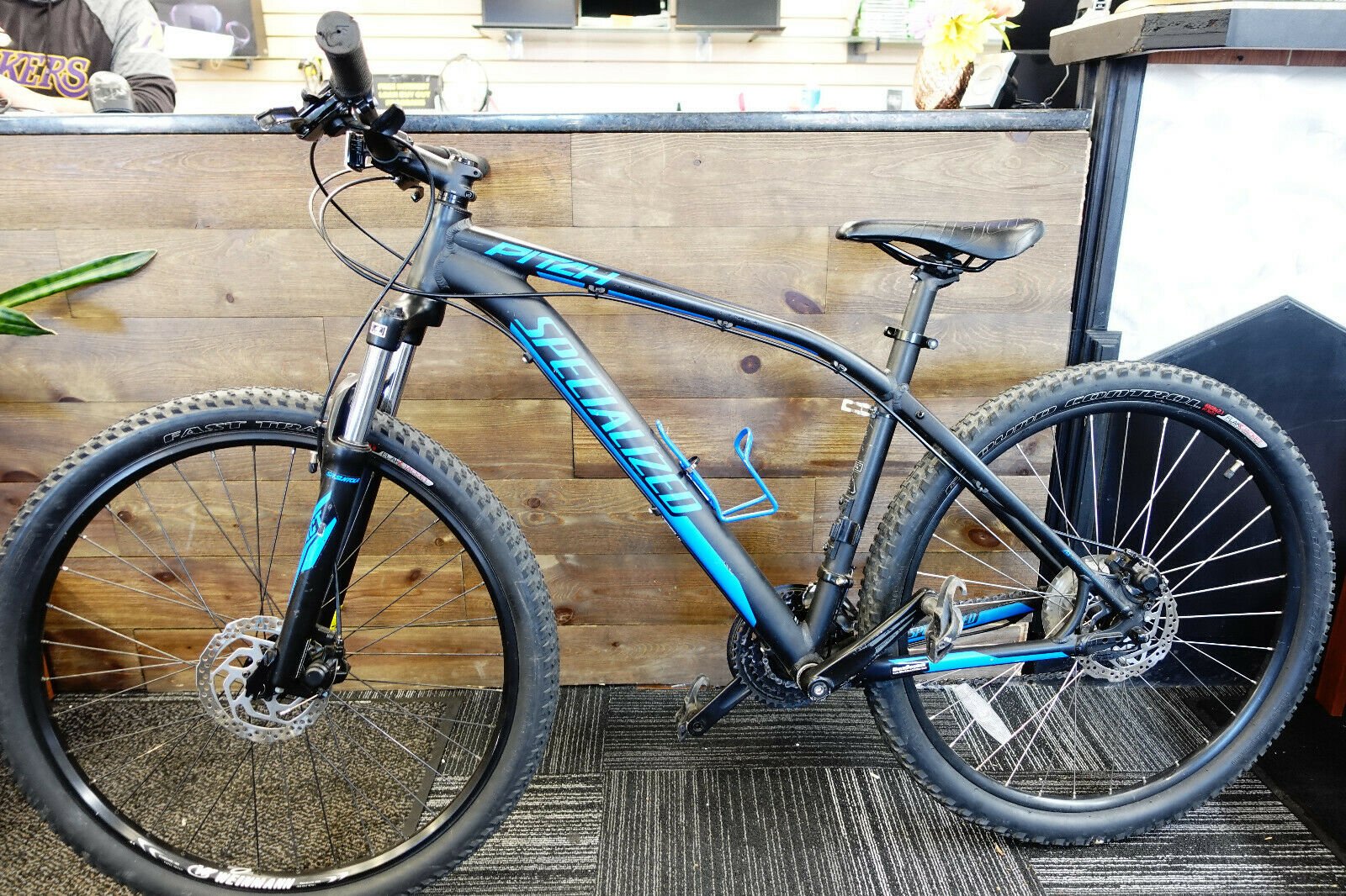 Specialized Pitch Mountain Bike Size LARGE Specialized Mountain Bike